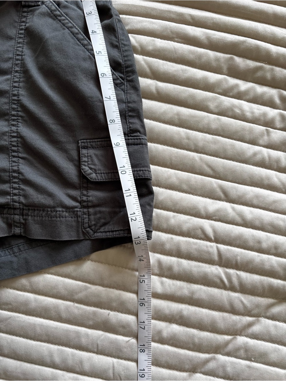 Hollister Gray Women's Cargo Shorts - Picture 6 of 7